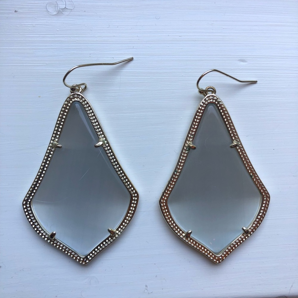 Kendra Scott- Sophee Drop Earrings!